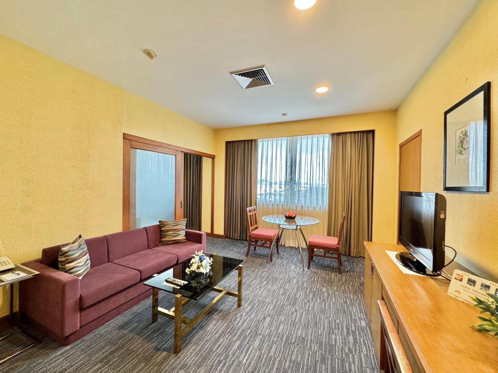 Merlin - Sha Hotel